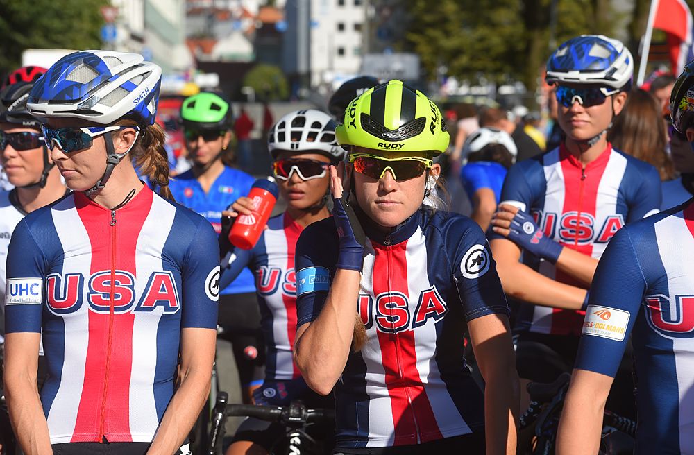 Tayler Wiles and Lauren Stephens (USA) at the start