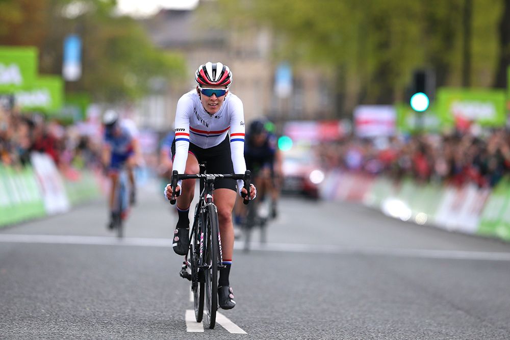 Hannah Barnes finishes Tour de Yorkshire