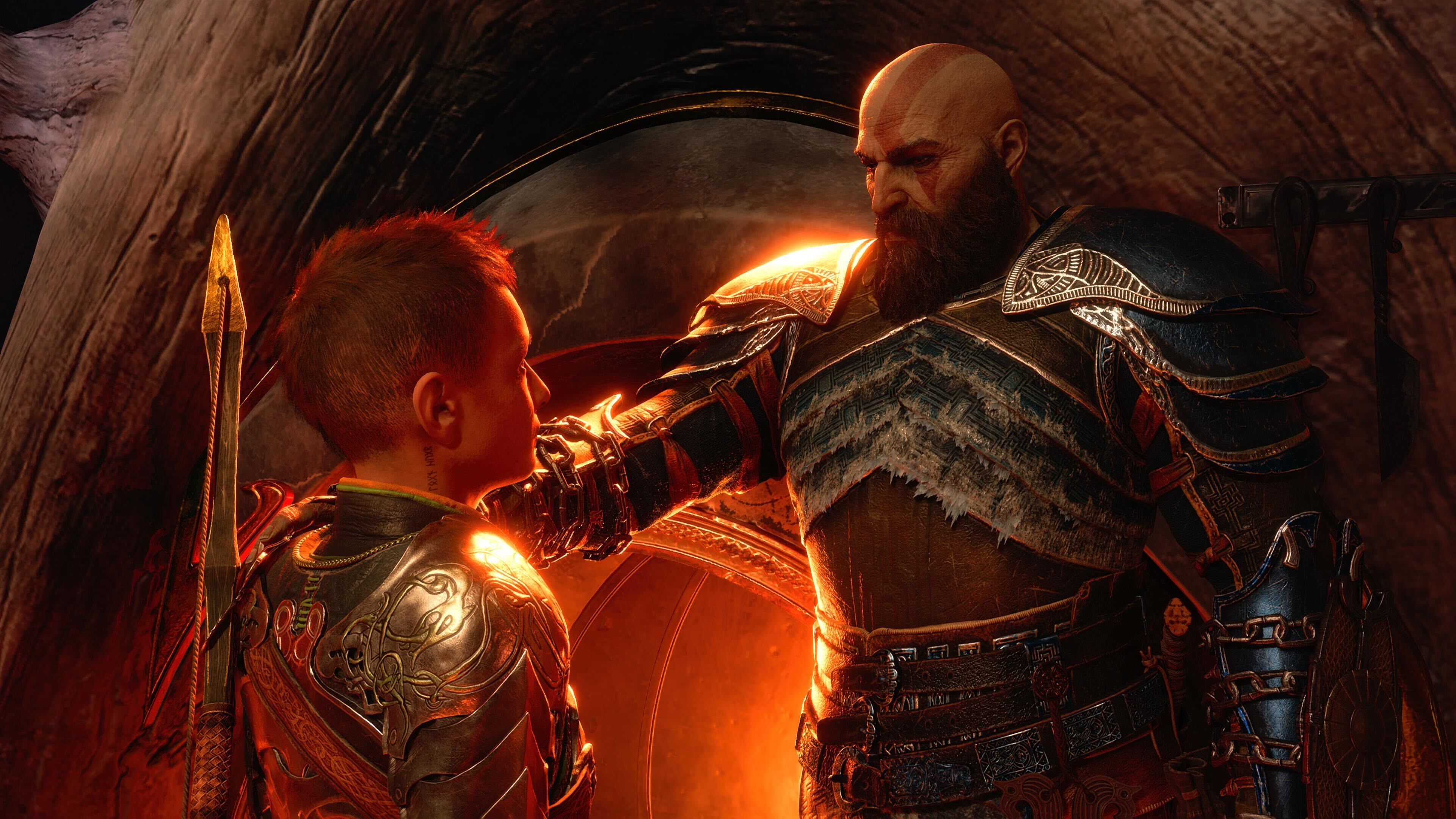 Kratos legger hånden på Atreus sin skulder