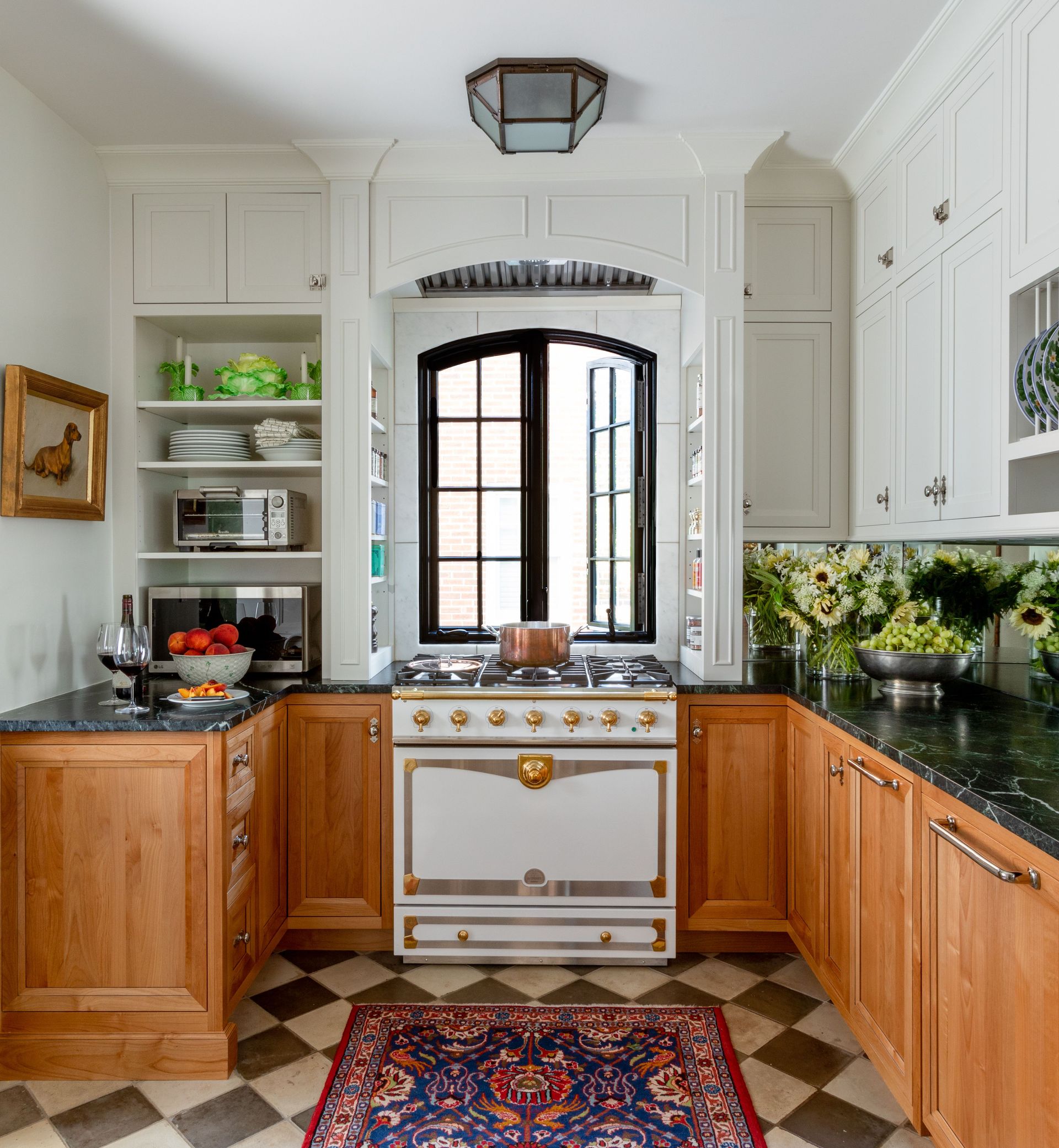 Kitchen corner cabinets: 10 stylish tips to maximize space | Homes ...