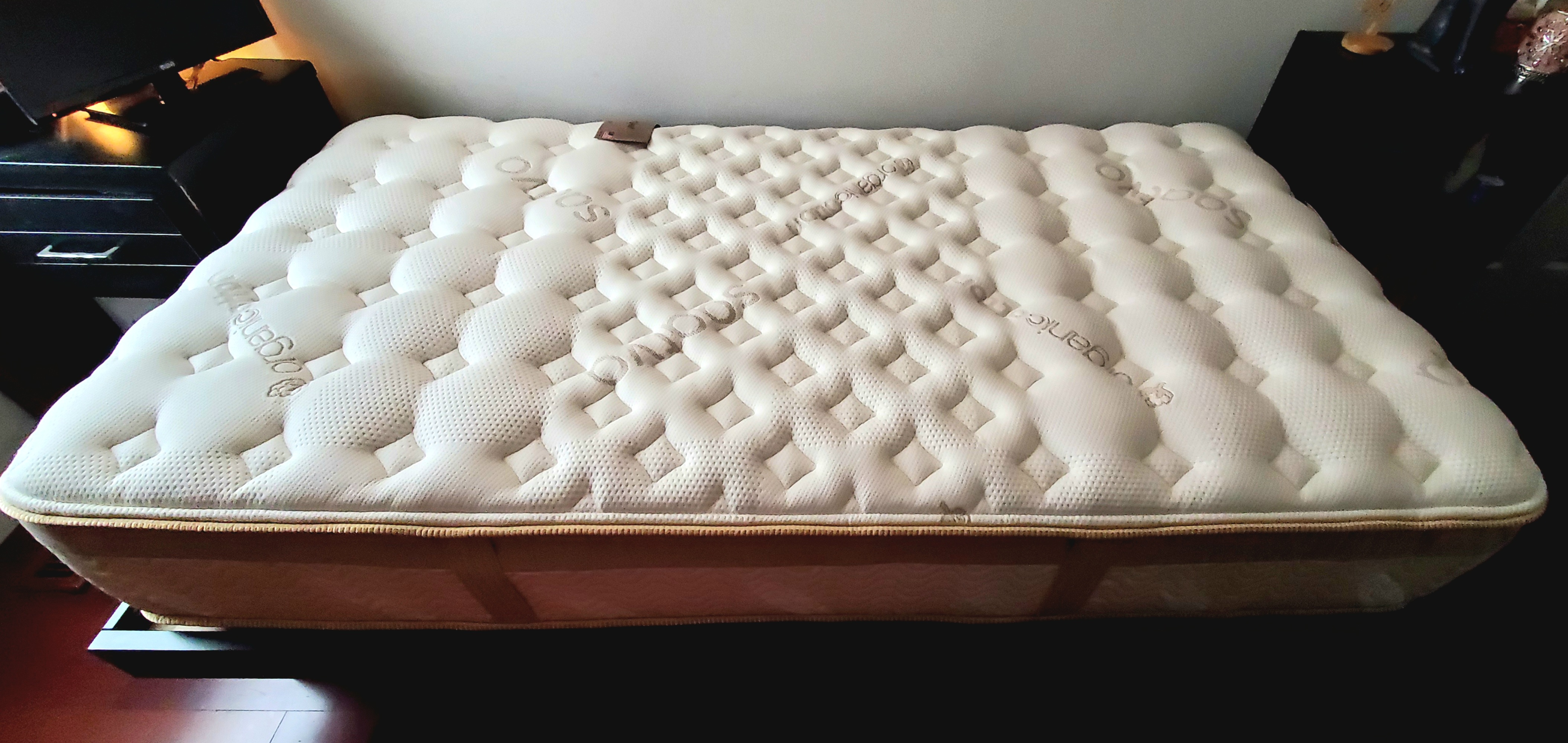 Loom & Leaf mattress review, mattress on bed without sheets