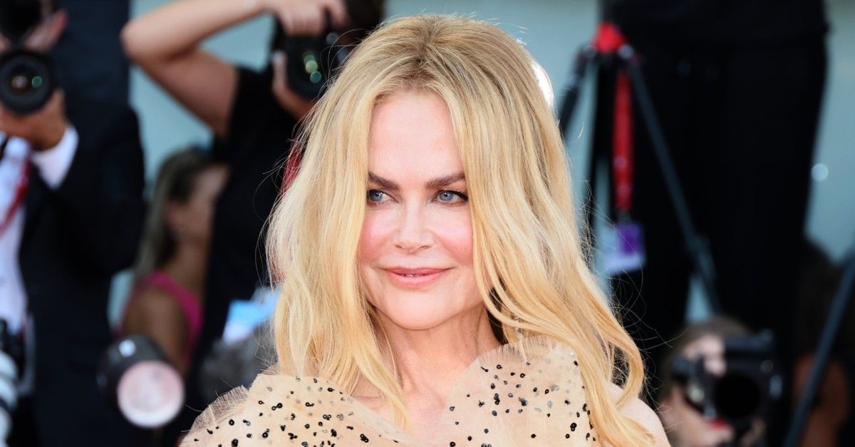 A Step-by-Step Tutorial of Nicole Kidman’s “Big Sexy Hair”