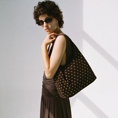 Mango model wearing the Suede Shopper Bag With Eyelets over shoulder and sunglasses 