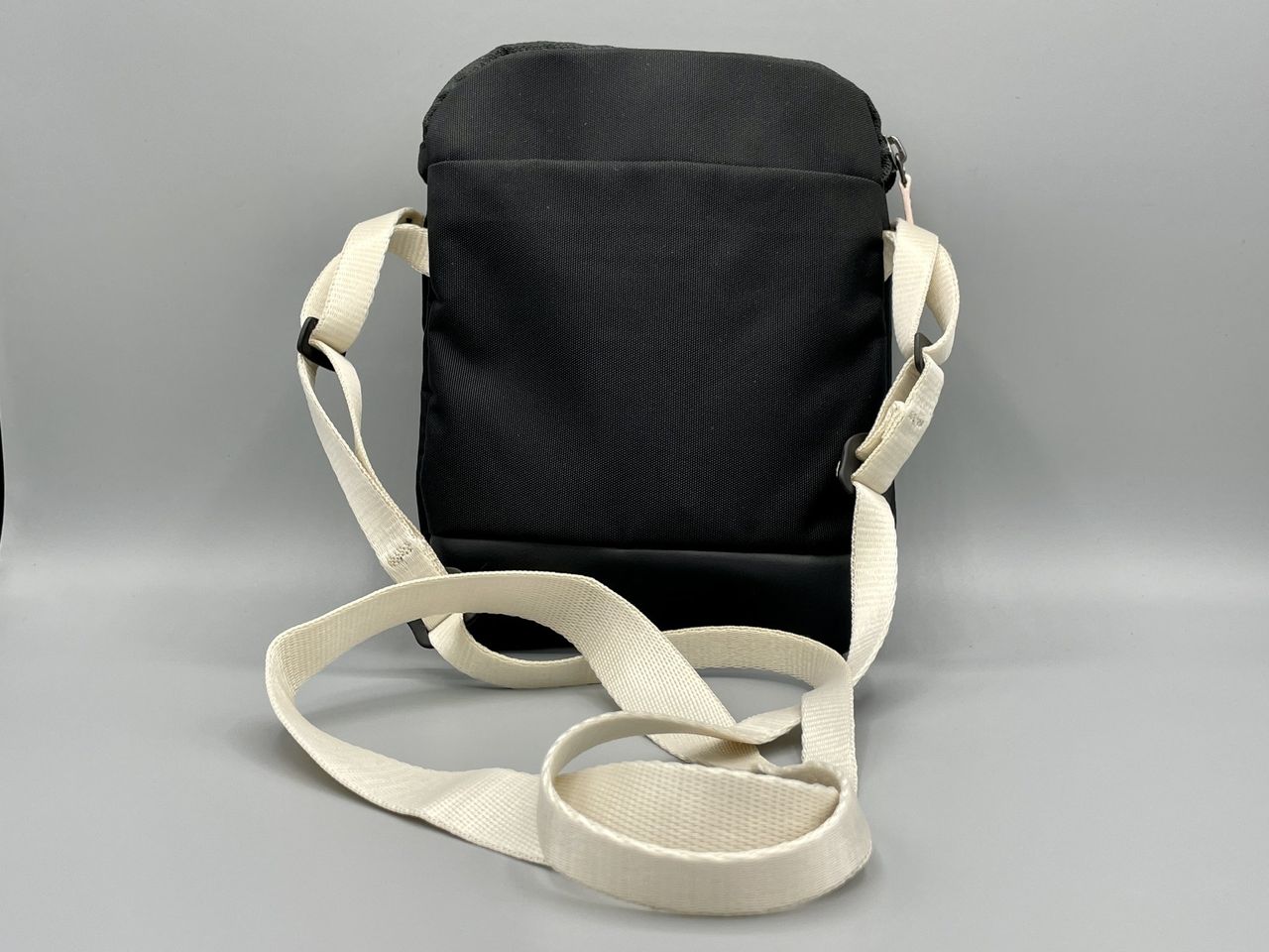 Bellroy City Pouch Premium Edition Back Strap