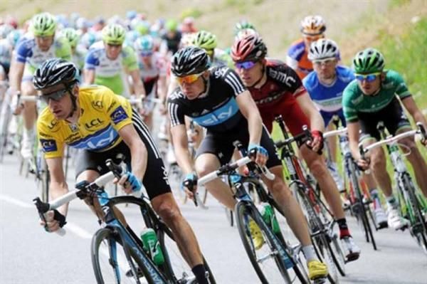 Bradley Wiggins leads Sky