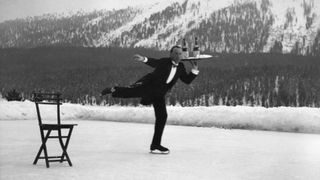 (Eingeschränkte Rechte für bestimmte redaktionelle Kunden in Deutschland. Limited rights for specific editorial clients in Germany.) Switzerland Graubuenden : St. Moritz: waiter on ice skates with a tray with two bottles - 1932 - Photographer: Alfred Eisenstaedt - Published by: 'Die Dame' 8/1933 Vintage property of ullstein bild (Photo by Alfred Eisenstaedt/ullstein bild via Getty Images)