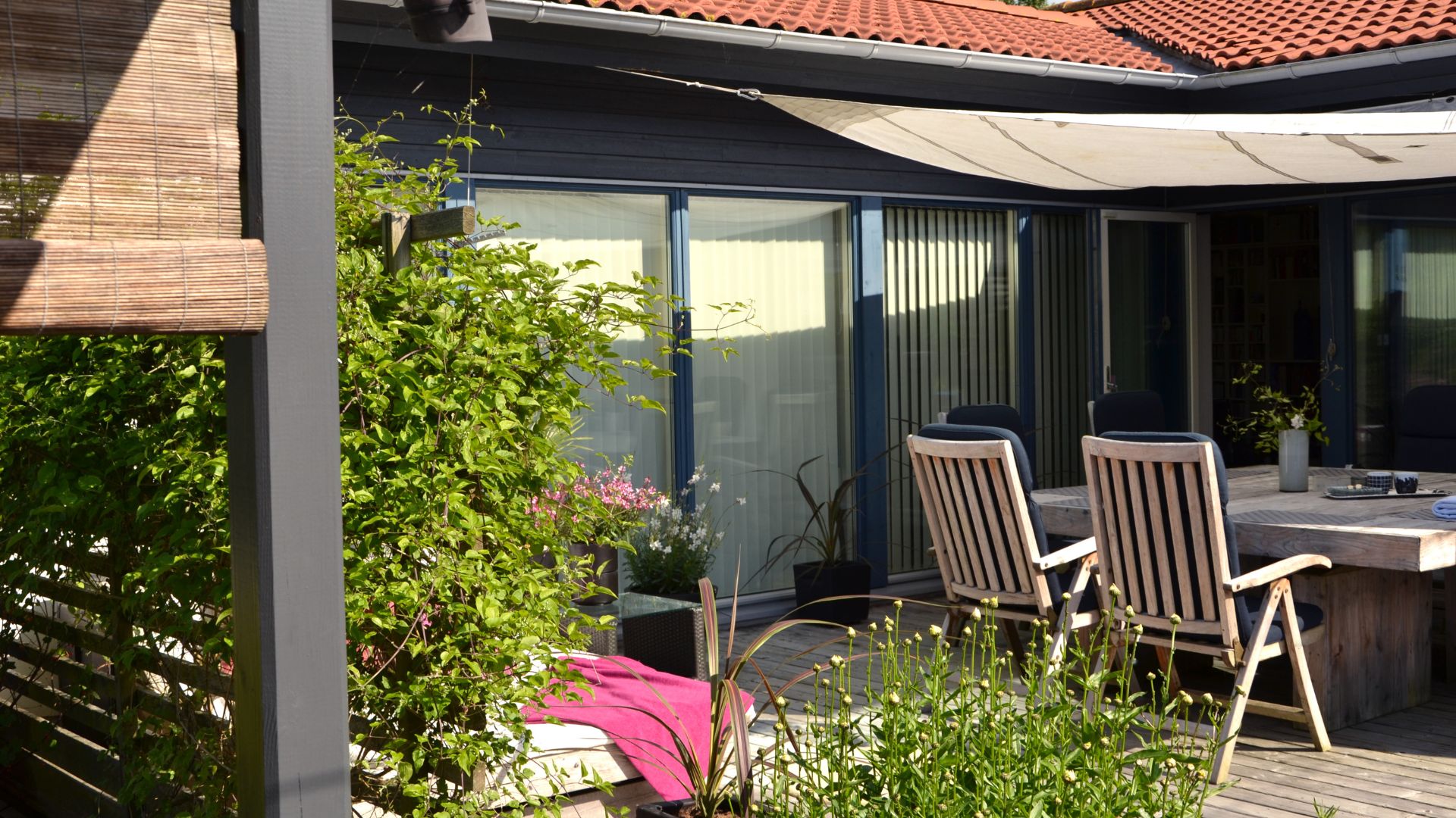 picture of shade sail over dining area in garden