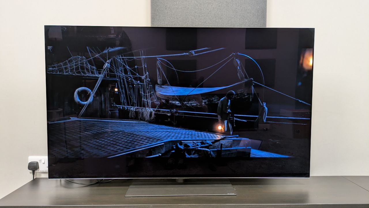 a shot of a man on deck from the last voyage of the demeter on LG G5 in dolby vision Standard mode pre update