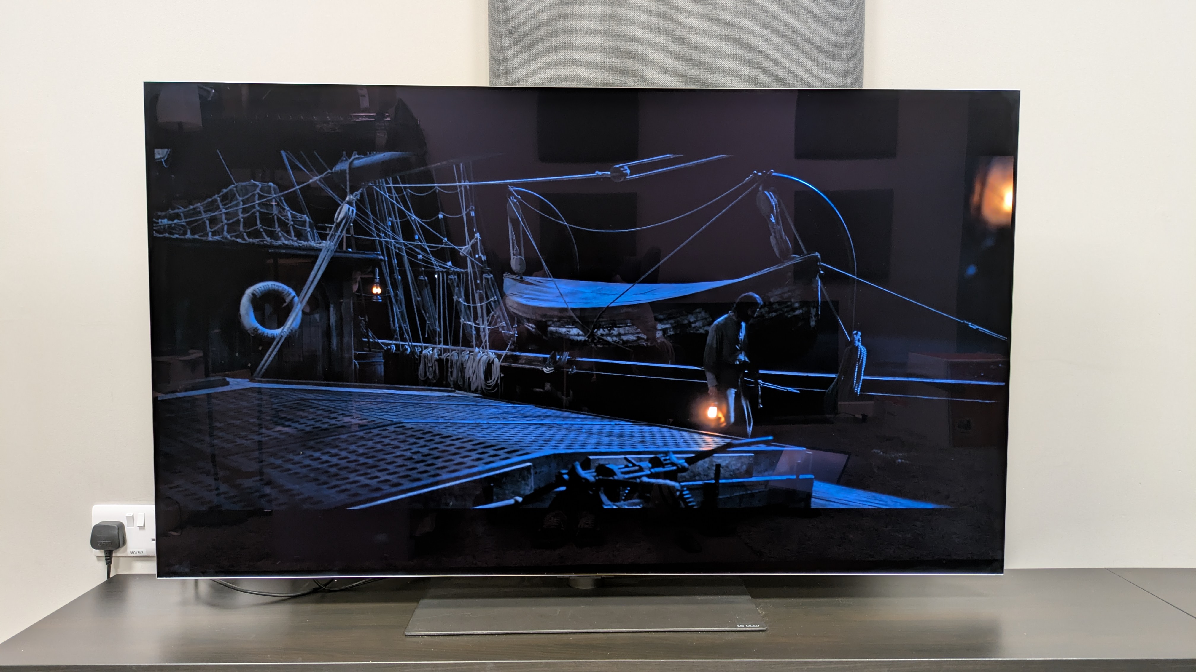 a shot of a man on deck from the last voyage of the demeter on LG G5 in dolby vision Standard mode pre update