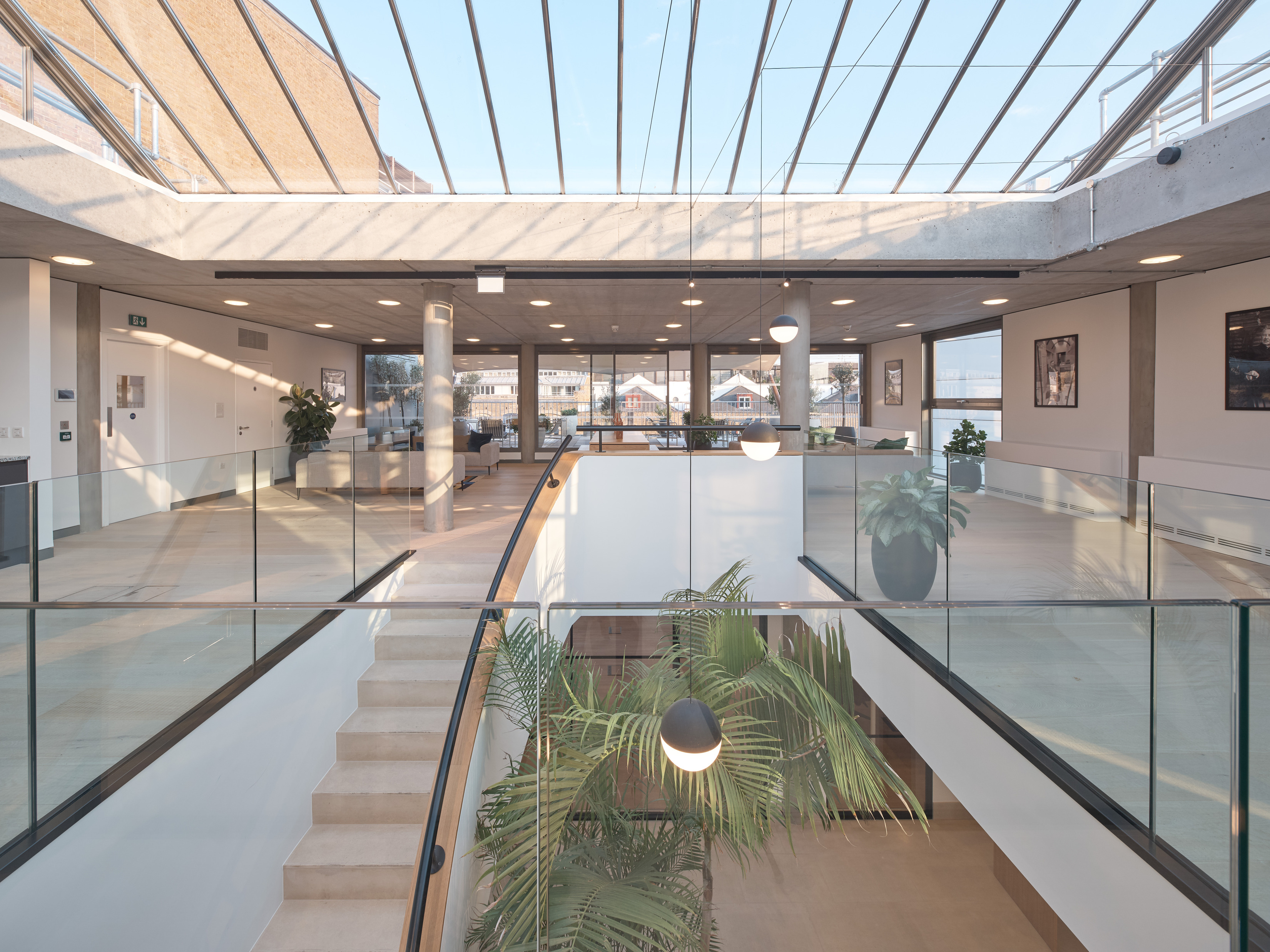 22 shad thames showing transparencies and water views
