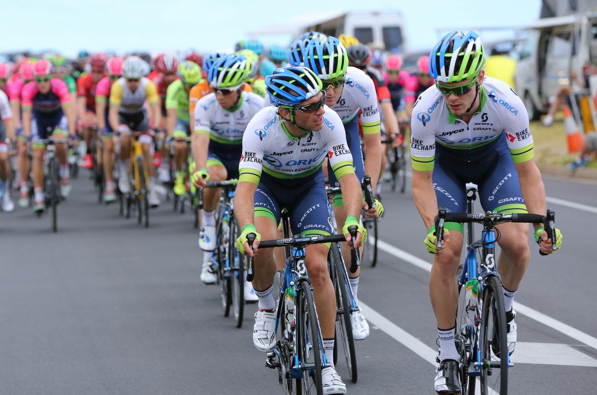 Michael Albasini and Michael Hepburn (Orica-GreenEdge) chat at the front of the bunch