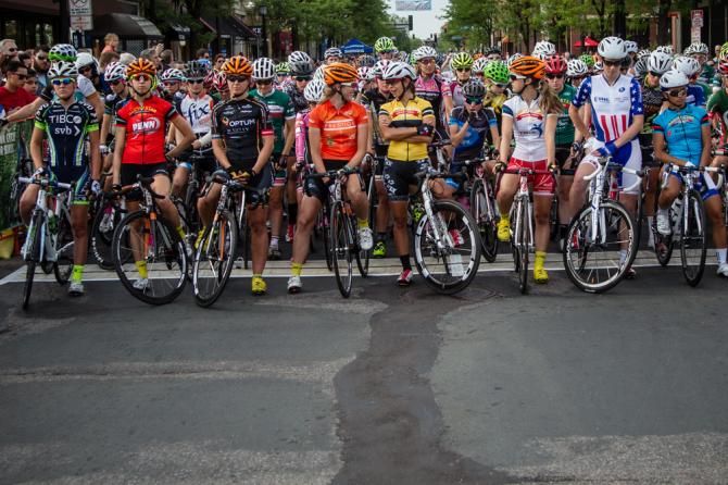 The women wait for the start.