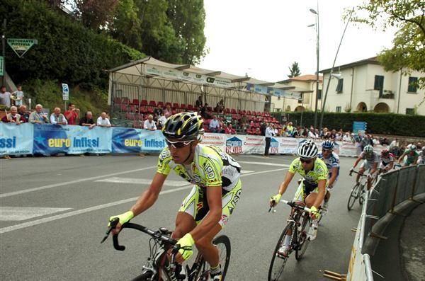 ISD-Neri show themselves at the front of the race.