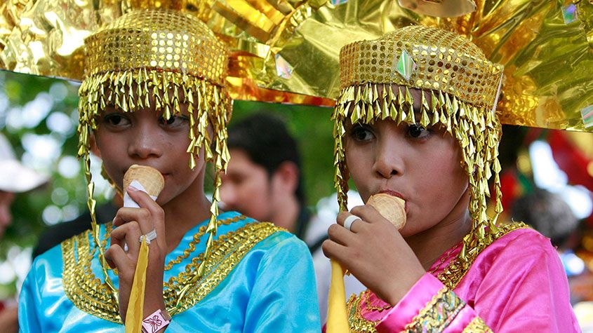 People eating ice cream