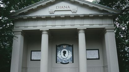 The exterior of Princess Diana&#039;s white columned mausoleum