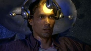 Jimmy Smits pilots spaceship in The Tommyknockers