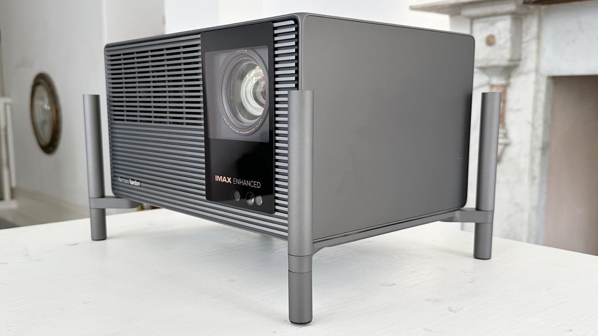 Xgimi Titan Noir Max projector