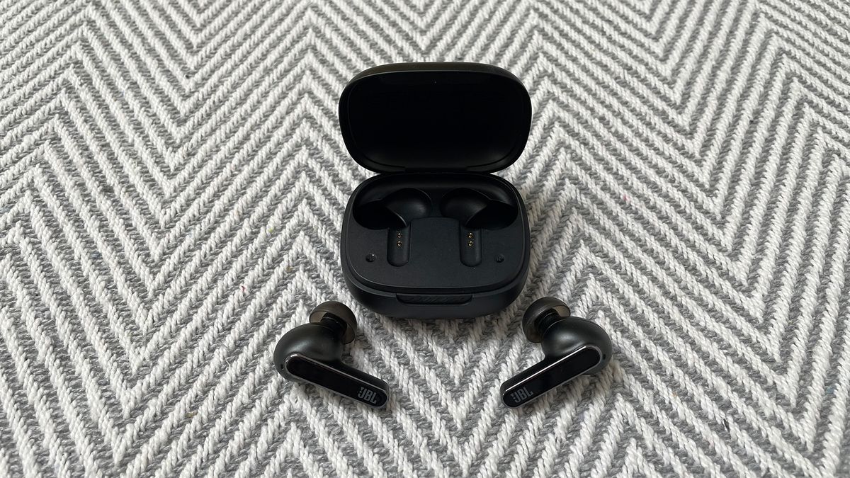 Noise cancelling in-ear headphones: JBL Live Pro 2 TWS