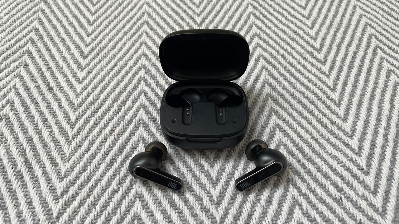 Noise cancelling in-ear headphones: JBL Live Pro 2 TWS
