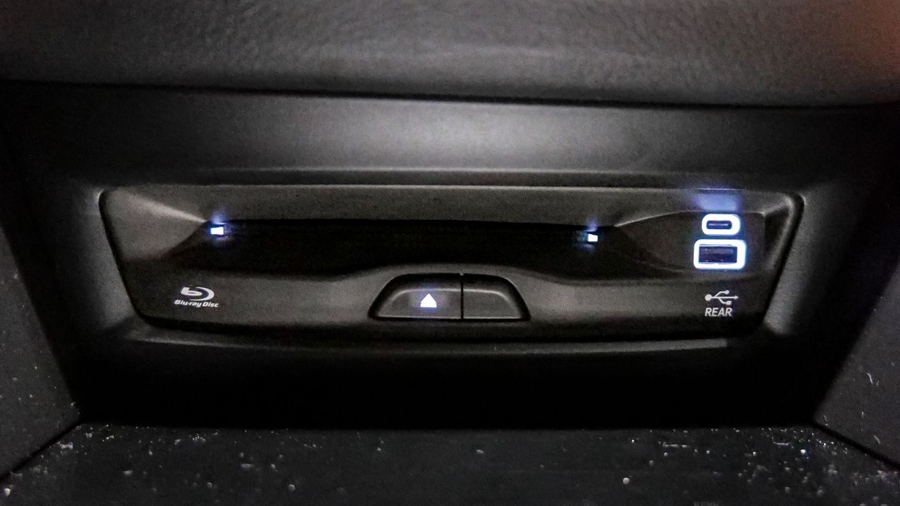 2024 Chrysler Pacifica Hybrid Pinnacle review.