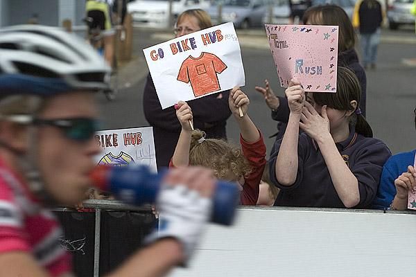 Locals cheered on their favourite teams during the inaugural stage of the 2009 GMHBA Tour of Geelong.