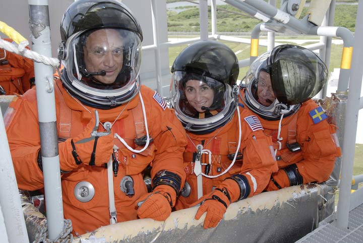 Shuttle Astronauts Practice Launch Pad Escape