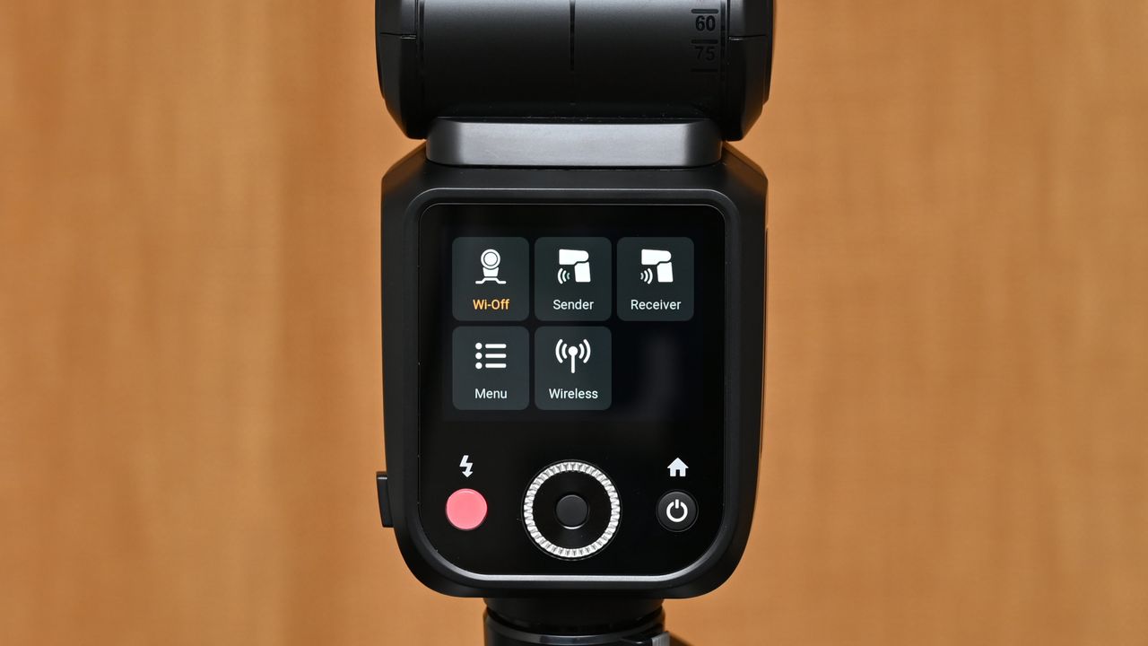 Godox V100 flashgun color touchscreen