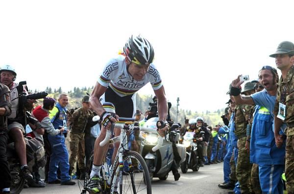 World champion Cadel Evans (BMC) could not keep pace with Basso and fights to limit the time gap.