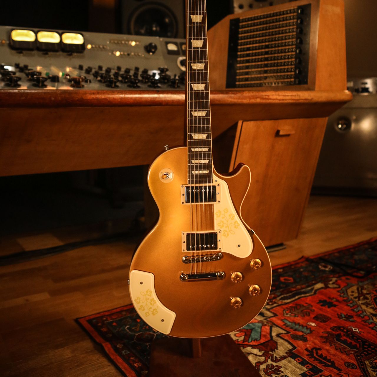 Photos showing details of the Gibson Mary Ford Les Paul Standard