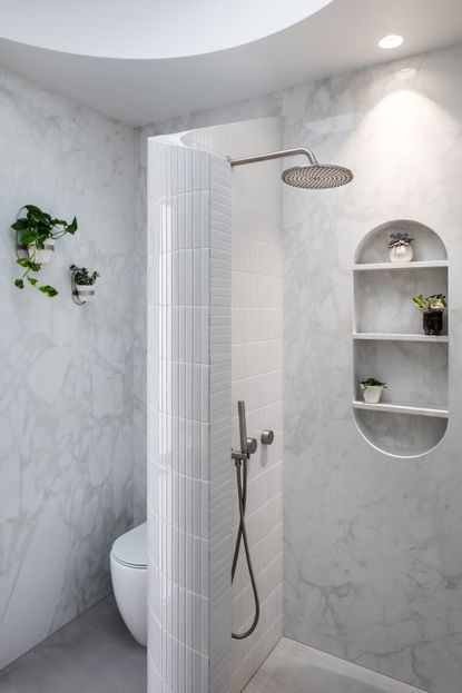 9 bold bathroom niche ideas that designers are embracing | Livingetc