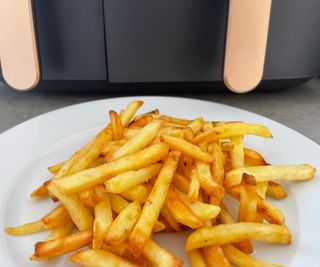Philips 3000 Series Dual Basket with a plate of fries in front of it