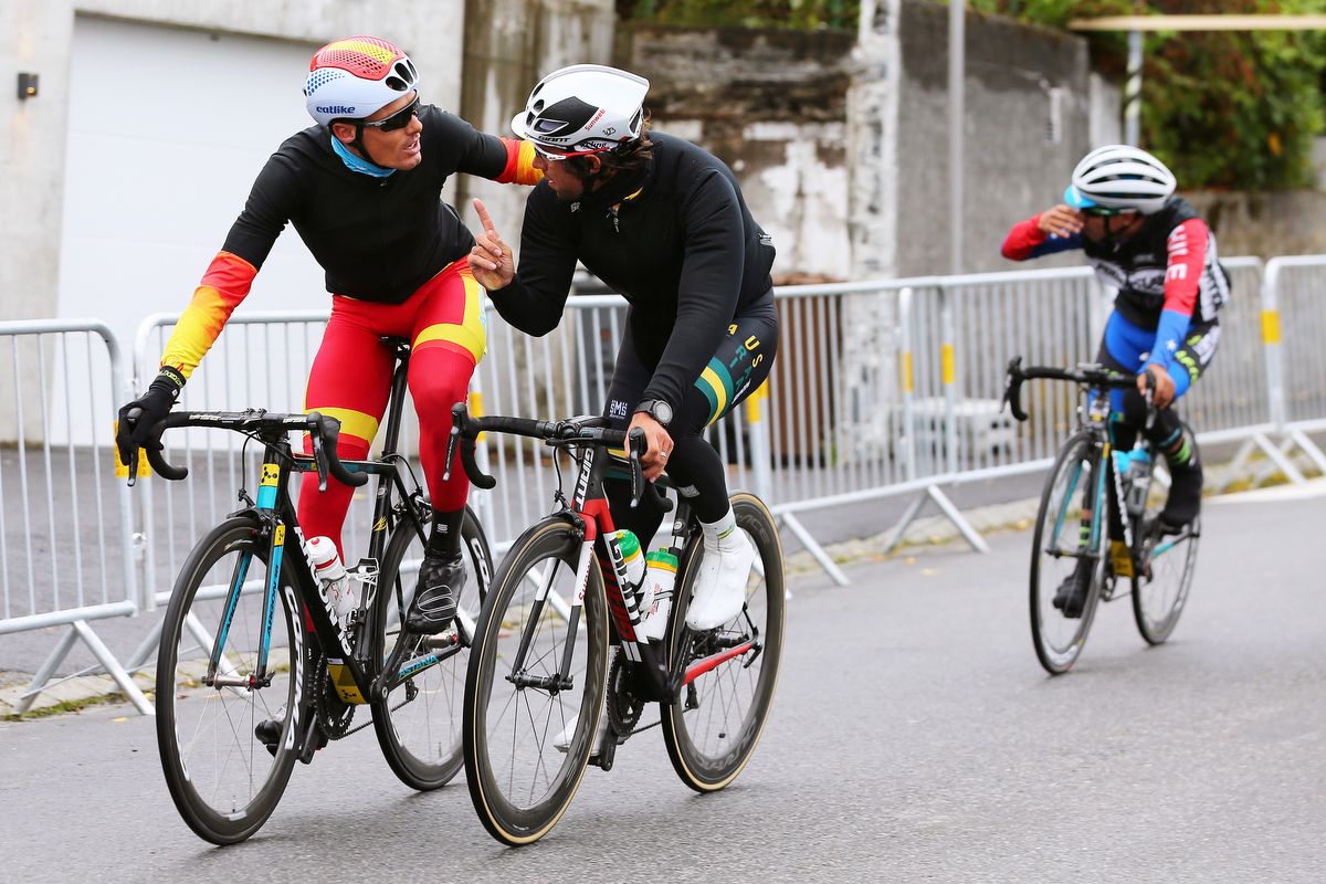 LL Sanchez (Spain) and Michael Matthews (Australia) mid-chat