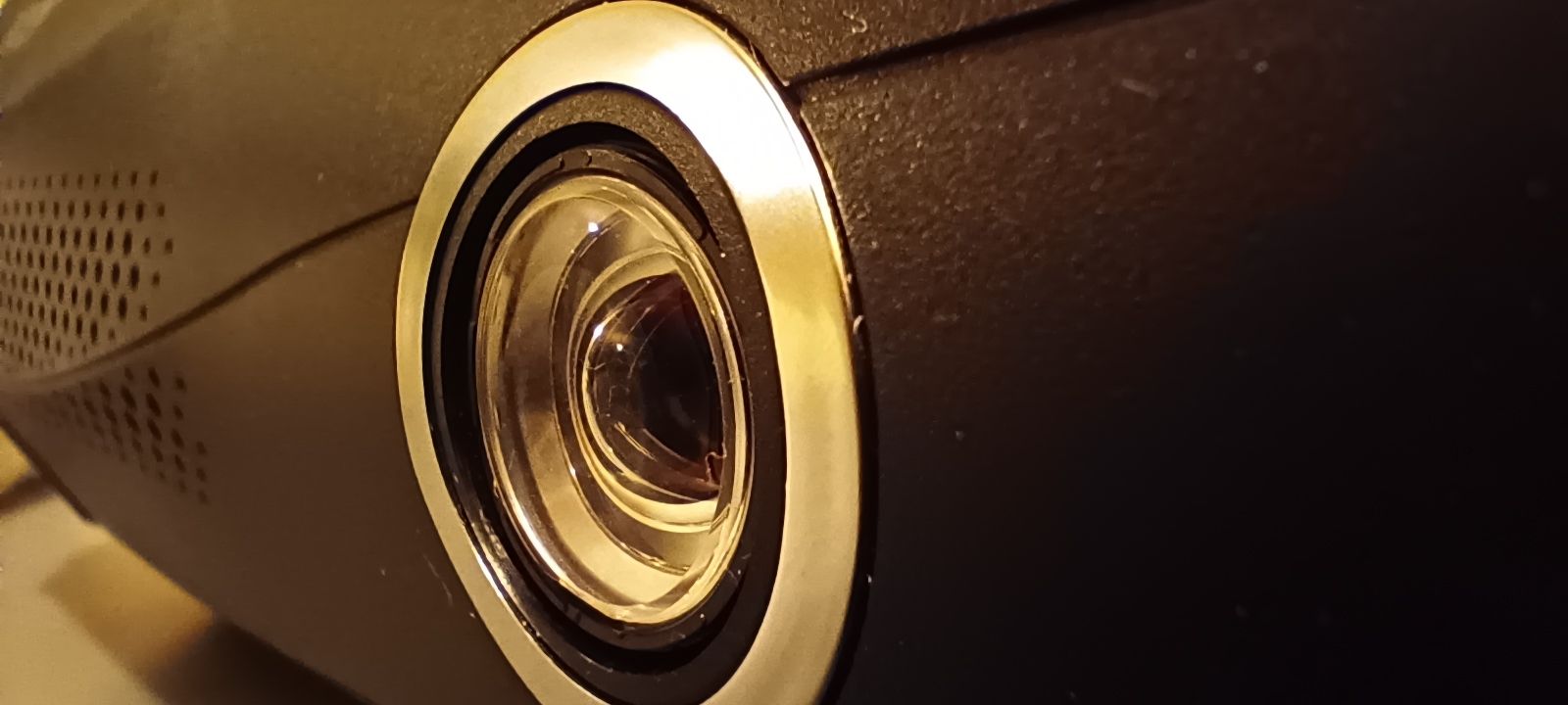 Acer C250i review: entry-level projector offers portability