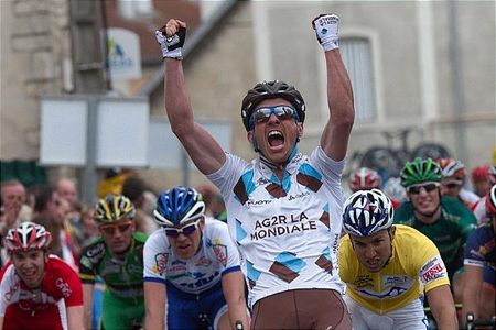 Sébastien Hinault (AG2R La Mondiale) wins stage 3 at Circuit de Lorraine and ends the 2012 victory drought for his team.
