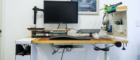 EverDesk Max fully assembled and set up with its accessories