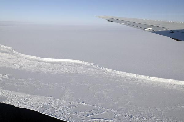 antarctica-brunt-ice-shelf-111014-02