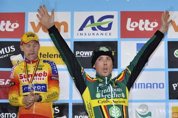 Sven Nys waves to the crowd after winning the Belgian CX championship.