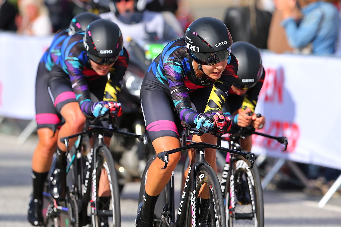 The Canyon-SRAM riders in the final couple of kilometres