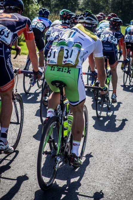 Peter Sagan (Cannondale) brings bottles up through the field for teammates.