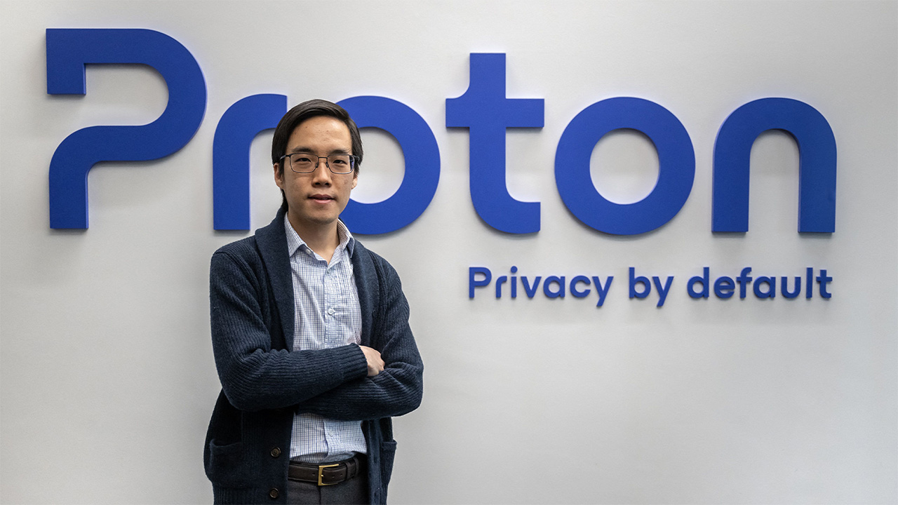 Proton VPN رئیس سوئیس را با روسیه مقایسه می کند و ادعا می کند که وی می تواند کشور را طبق قانون پیشنهادی ترک کند.