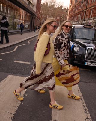 An image of influencers @oliviaandalice wearing Golas.