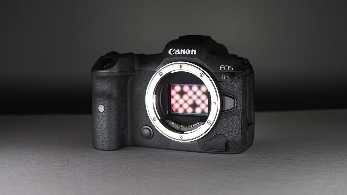 Canon EOS R5 is currently at its lowest-ever price of $2,899, hurry ...