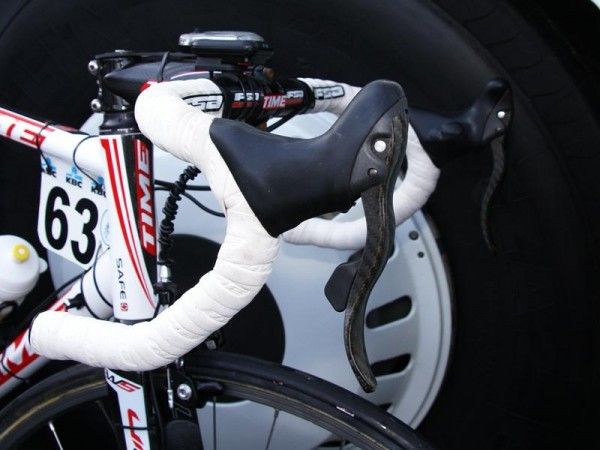 The new levers are decidedly curvier (and longer) than earlier ones that were based on the standard Ergopower levers.