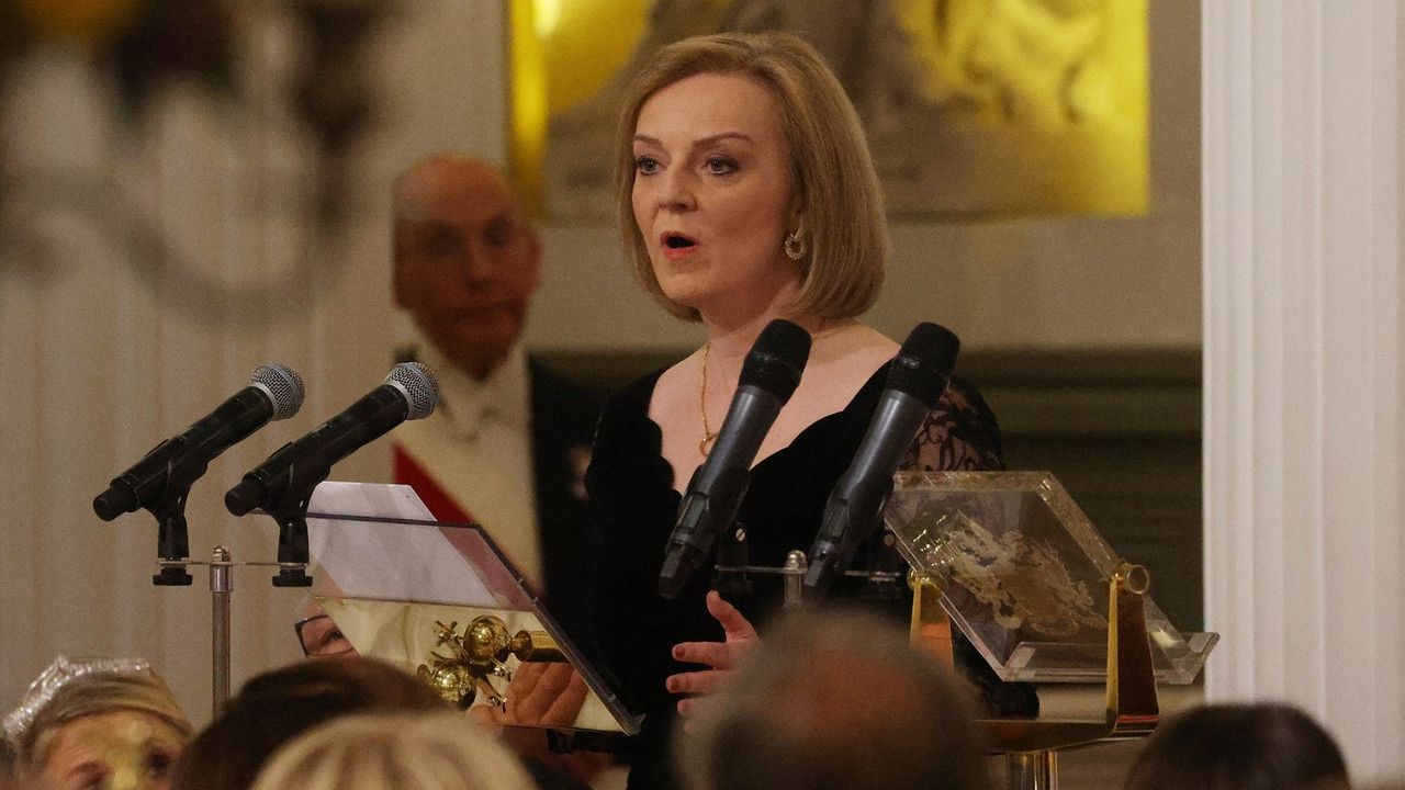 Liz Truss delivers a speech at Mansion House 