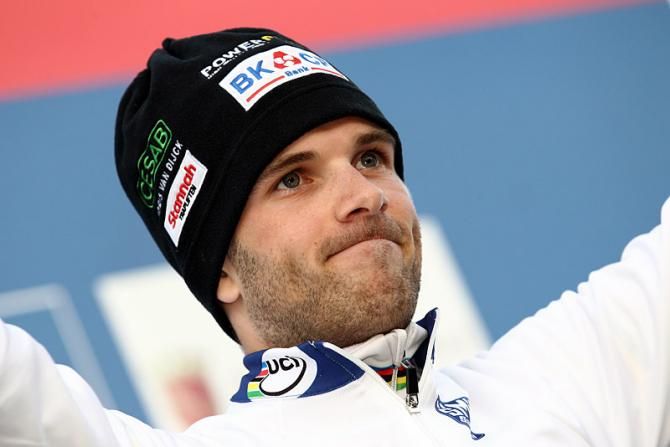Niels Albert regained the World Cup lead in Rome but faces a challenge from compatriot Kevin Pauwels for the overall title at the final round in Hoogerheide.