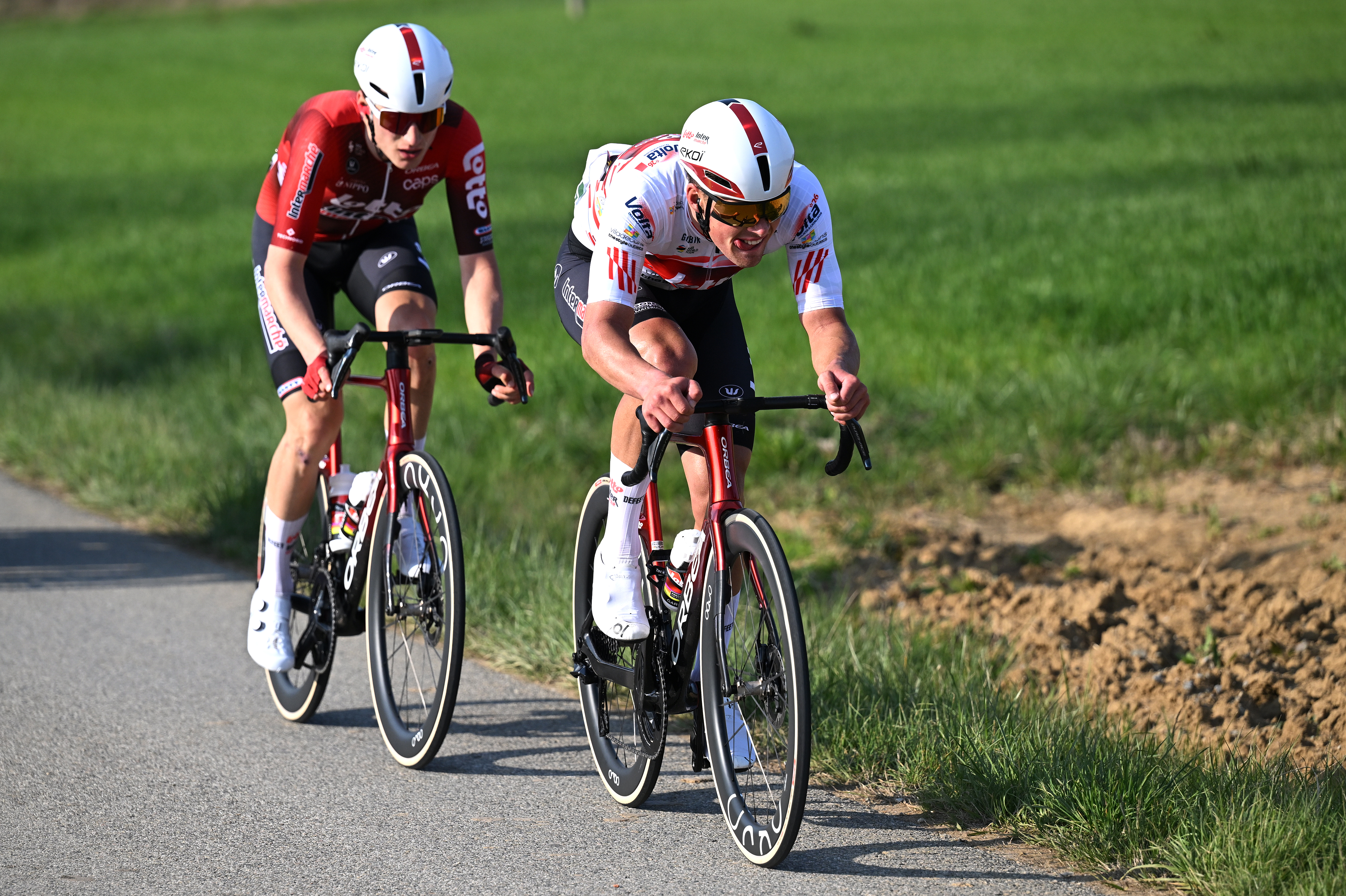 Volta a Catalunya stage 2 LIVE: Two teammates have a minute on the peloton in the final 15km