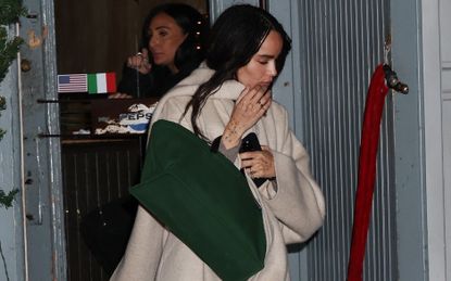 zoe kravitz large tote bag to dinner with taylor swift and blake lively 2024