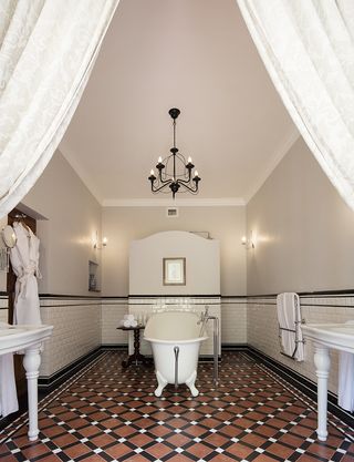 Ceylon Tea Trails guest room bathroom interior