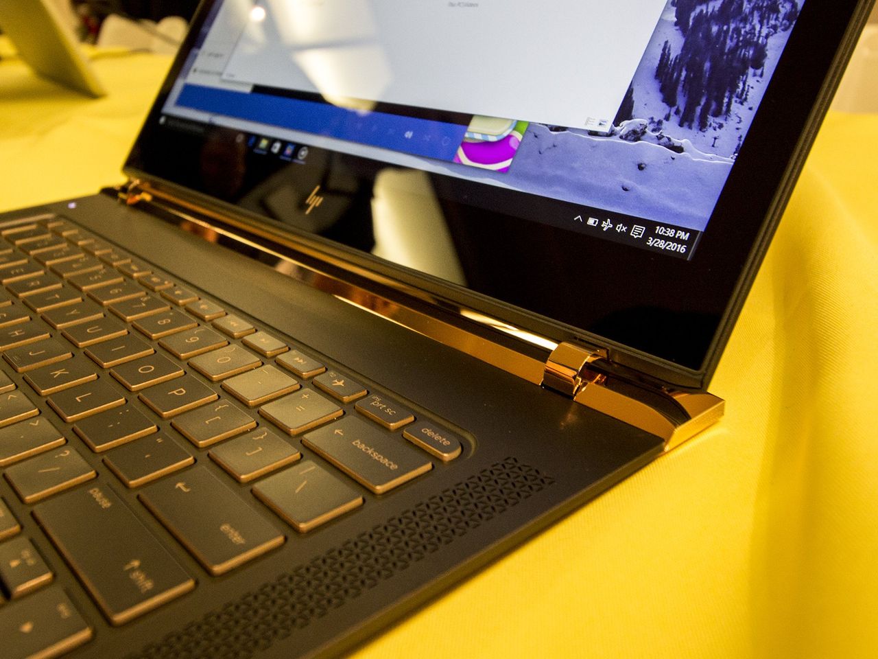 HP Spectre Hinge