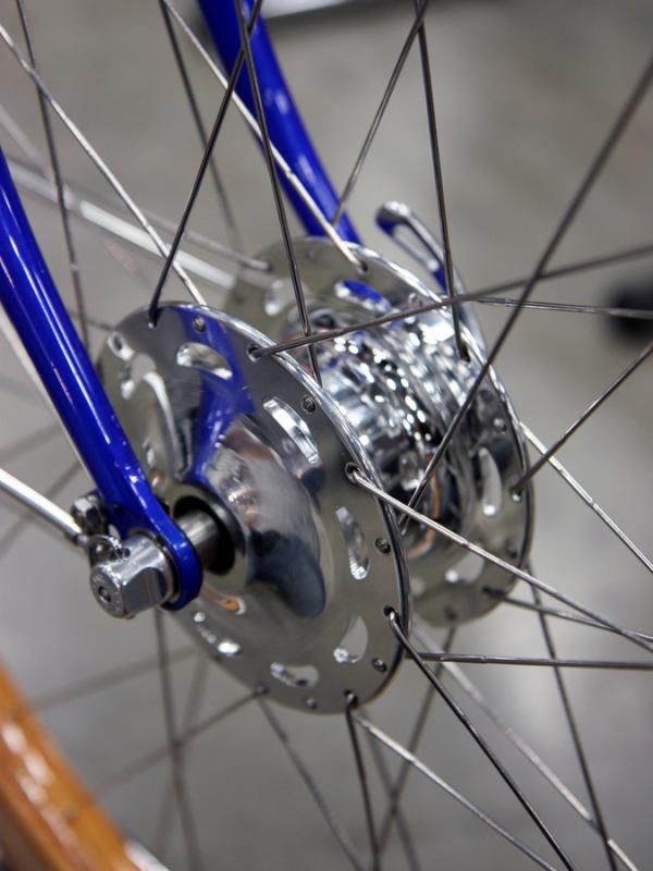 The front hub features Schmidt dynamo internals housed in polished aluminum shells custom machined for the project by Phil Wood.